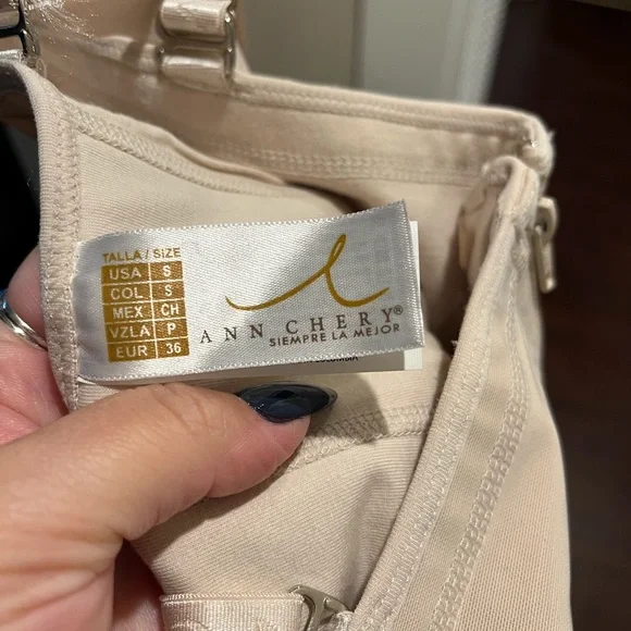 Shape-wear.